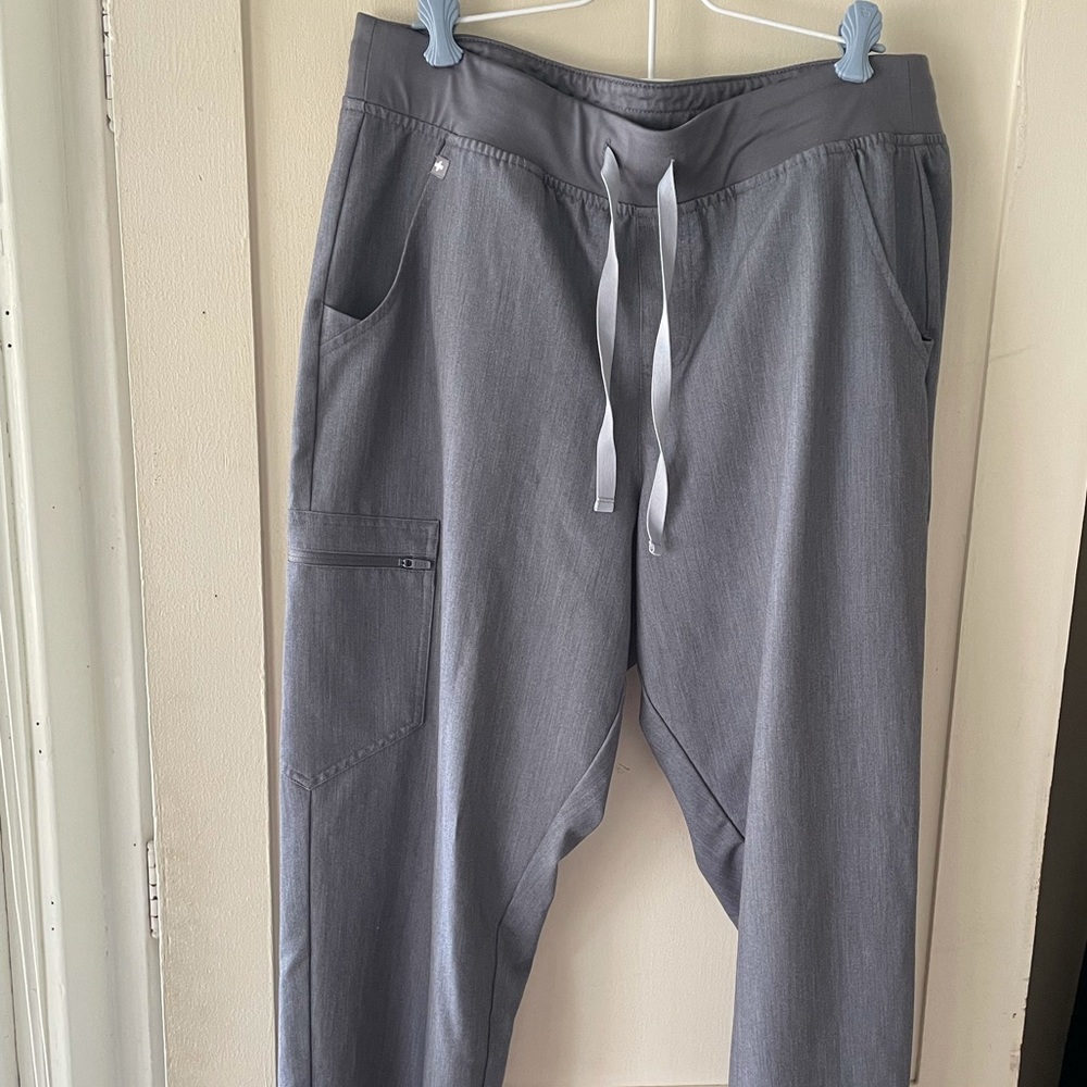 Large/TALL Figs Zamora Joggers Scrubs - BRAND NEW